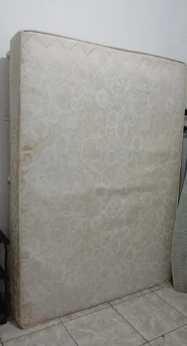 Vende-se base de cama box casal
