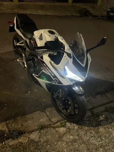  Honda CBR 650R 2024/2025 - Impecável!