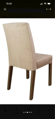 Mesa com tampo de vidro e quatro cadeiras
