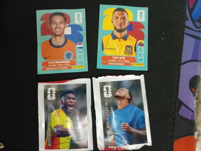 4 figurinha duas da coca cola por menos de R$10,00