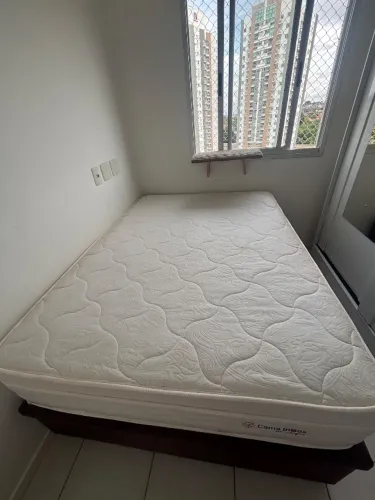 Cama de casal: colchão de molas + baú
