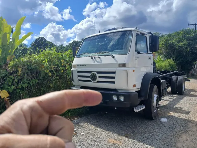 Caminhão caçamba 