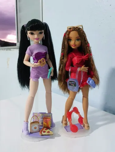 2 Barbies da coleção Dream Besties completas com acessórios 