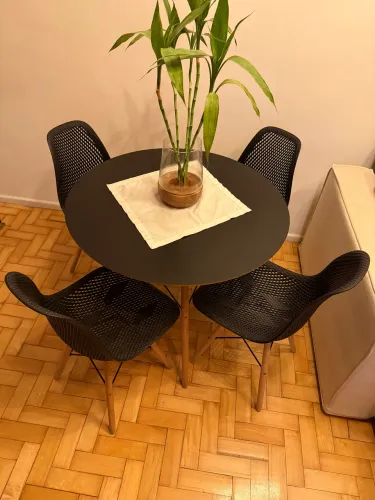 Mesa redonda 90cm com 4 cadeiras
