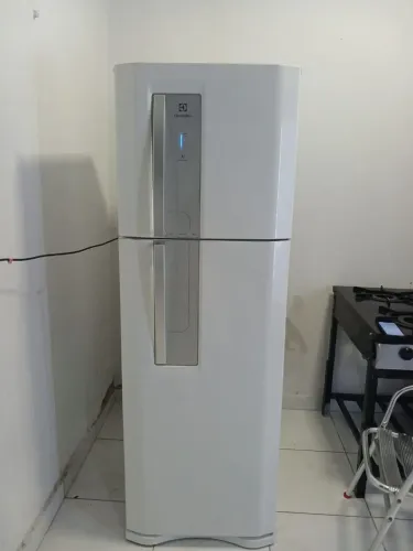Vendo geladeira electrolux bem conservada!