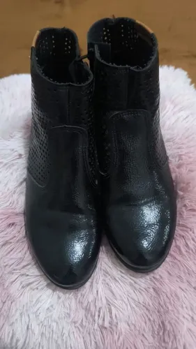 Bota de couro tamanho 37 ( Moleca)