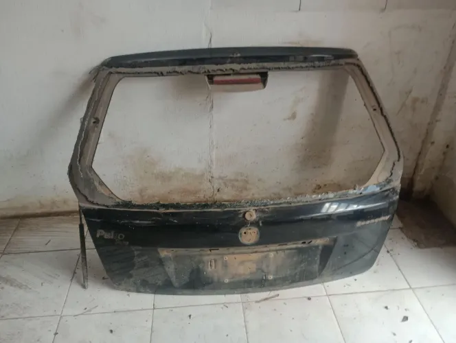 Tampa traseira do Palio zoião