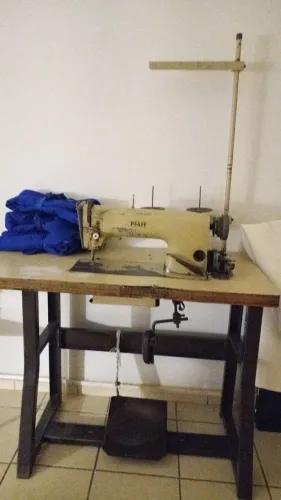 Máquina industrial de costura reta