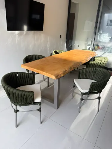Mesa de Madeira + 6 Cadeiras - 6 Meses de Uso