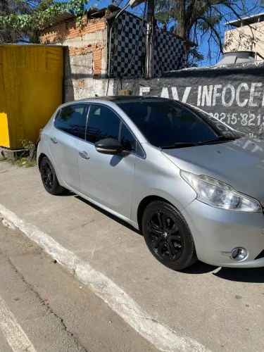 Peugeot 208 Griffe 1.6 Flex 16V 5P Aut. 2014