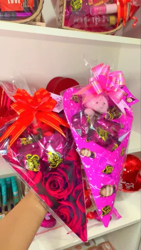 Cones buquês de chocolate com ursinho para o dia dos Namorados