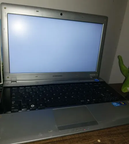 Notebook sansung rv 415 FICA TELA BRANCA