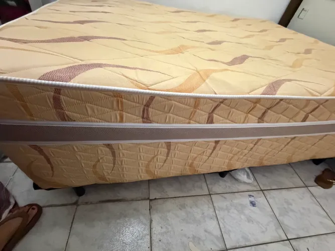 Colchão box de molas novo, usado poucas 3 vezes só 