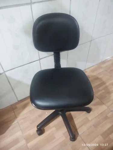 Cadeira secretária giratória