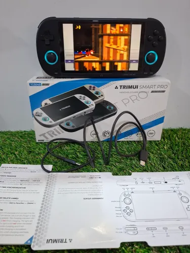 Videogame Portátil Trimui Smart Pro - Roda tudo de Super Nintendo, PS1 e mais