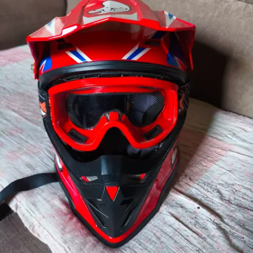 CAPACETE IMS DE TRILHA COM ÓCULOS - USADO E EM EXCELENTE ESTADO