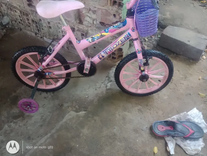 bicicleta aro 16 da flozem semi nova toda completa sem marcas de ferrugens e sem defeitos