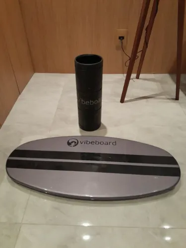 Prancha Equilibrio Vibeboard e rolo tudo original, estado de novo.