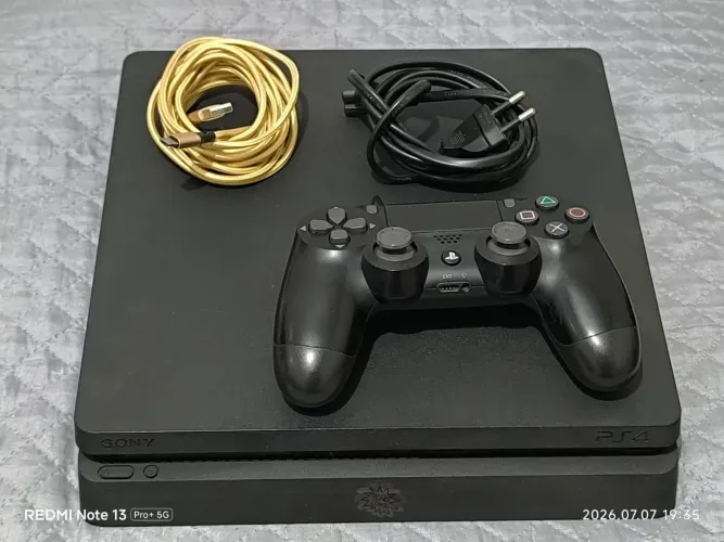 Playstation 4 Slim 1TB