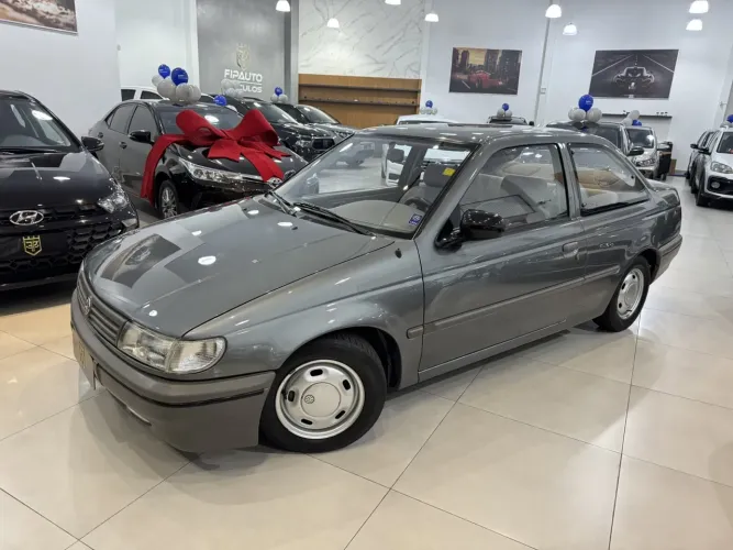 Volkswagen Logus 1.8 / CLI / CL (álcool) 1994