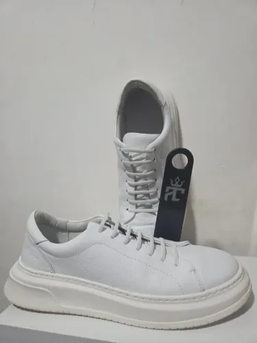 Tênis / Sapato / Sneaker branco - Elegante
