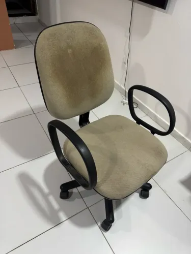 Cadeira de escritório usada