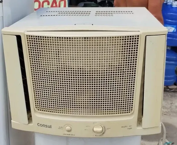 Vendo ar condicionado de janela 7.500 btus 220vts tudo funcionando e garantia 