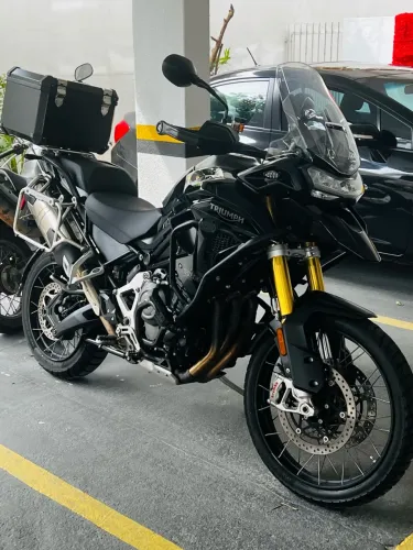 Triumph Tiger 1200 Black Edition - Potência T-Plane e Equipada para Viagem! 2024