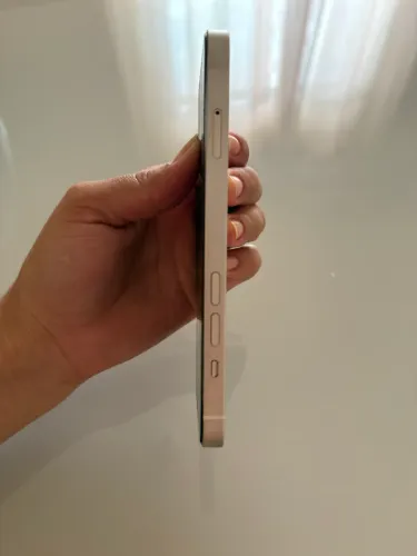 iPhone 13 128GB - R$ 1050 - Com avarias