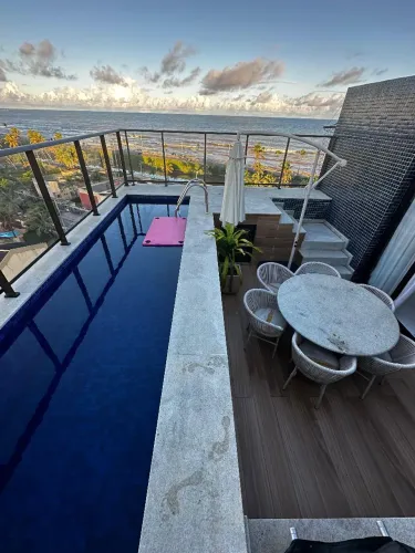 Cobertura com piscina privativa e vista mar em Jaguaribe