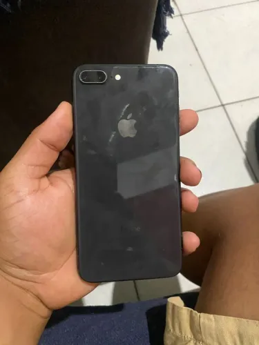 Vende-se iPhone 8 plus tem conversa no valor é faz troca 