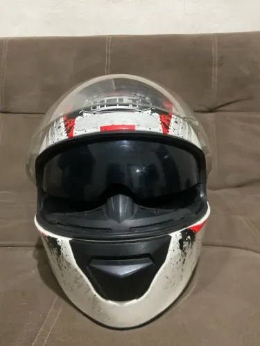 Capacete Helt usaro em otimo estado