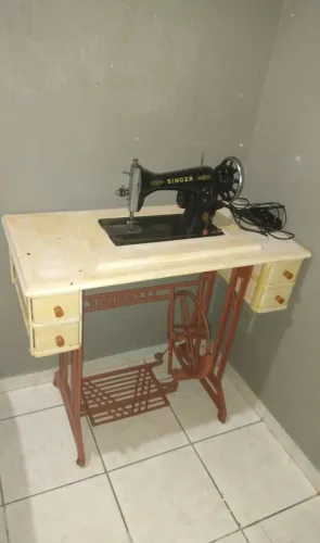 Máquina de Costura Antiga Singer - Base Vigorelli (Funcionando Perfeitamente)