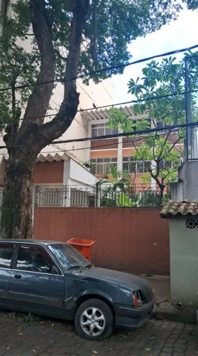 Casa no Maracanã, 3 pavimentos,4 quartos , 3 banheiros , 2 vagas e área 300m²