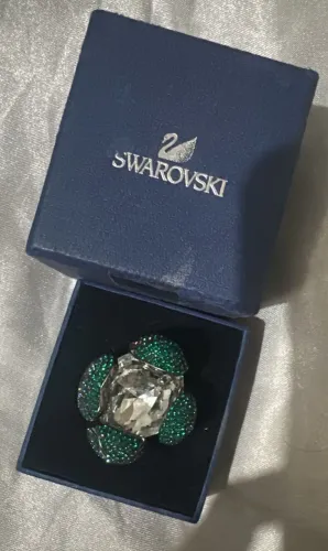 Anel Swarovski glamour todo cravejado