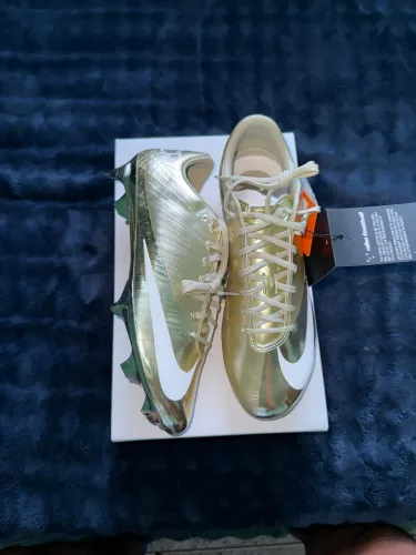 Chuteira campo Cristiano Ronaldo Nike Mercurial 