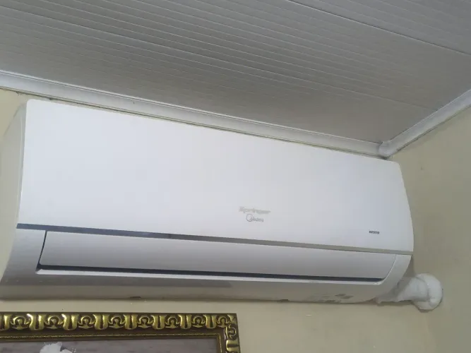 Ar condicionado 12mil BTUs semi novo wi-fi inverter Midea 