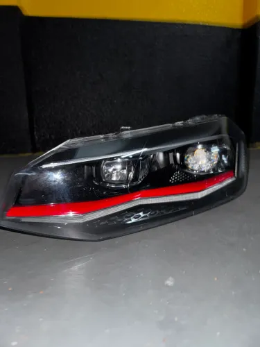 Par Farol Polo GTS 2022