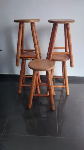 Banquinho de madeira