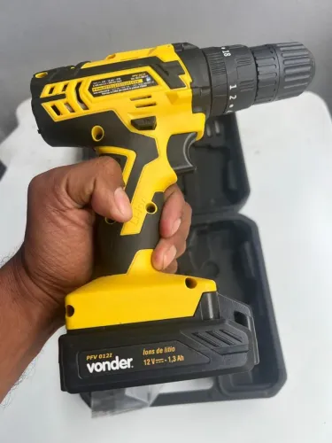 Parafusadeira x furadeira vonder novinha 130 pra buscar 