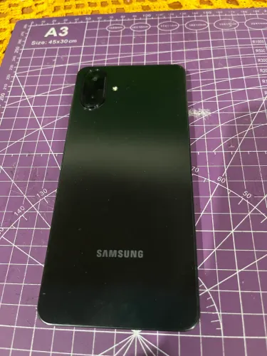 Celular semi novo