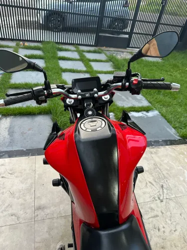 Vendo moto Honda cb300F 