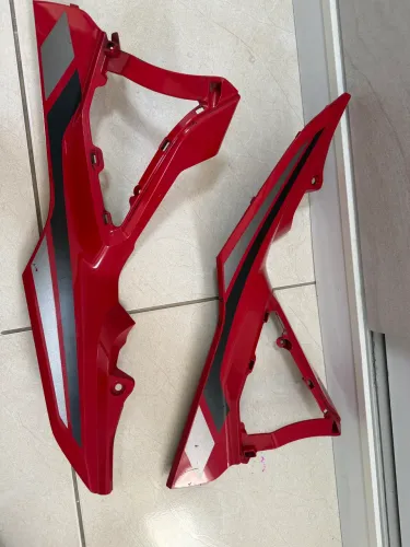 Vende-se par de carenagem adv 150 2023