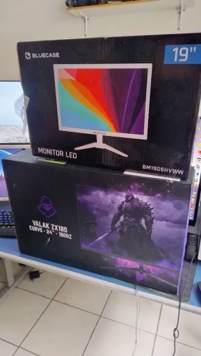 Kit 2 Monitores c/ Suportes Articulados | Mancer curvo 24" 180Hz + Bluecase 19"