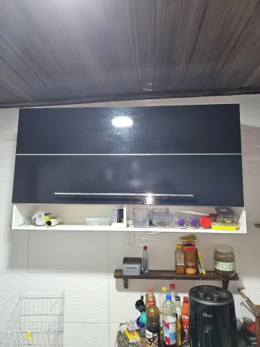 Armário aéreo Preto e Branco