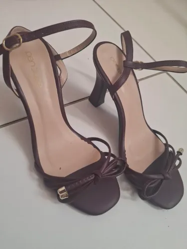 Sandália salto vinho