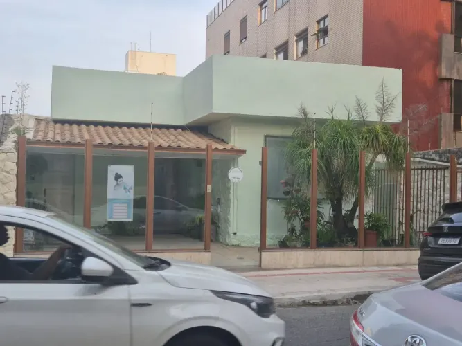 Casa para aluguel possui 250 metros quadrados com 4 quartos em Prado - Belo Horizonte - Mi