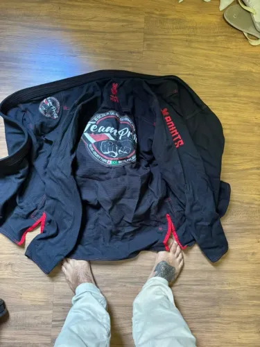  Kimono Jiu-Jitsu Prota Team Preto e Vermelho - Pouquíssimo Uso