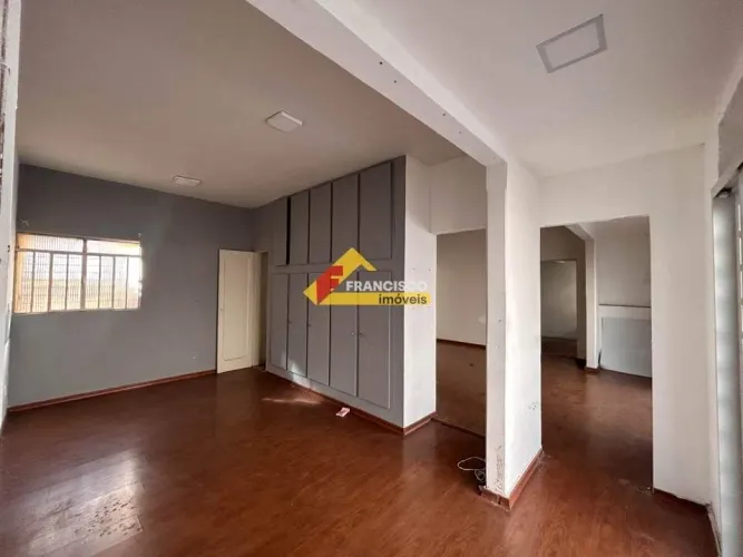 Casa Comercial para aluguel, 4 quartos, Centro - Divinópolis/MG