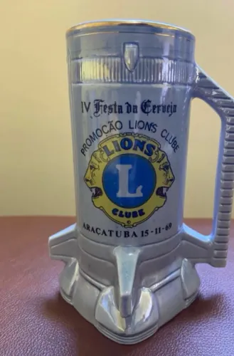 CANECA DE CHOPP EM CERÂMICA VINTAGE - IV FESTA DA CERVEJA - LIONS CLUBE ARAÇATUBA 1969